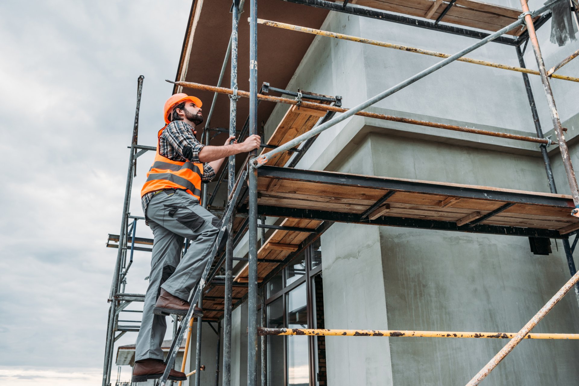 How to prepare your scaffold for stormy weather