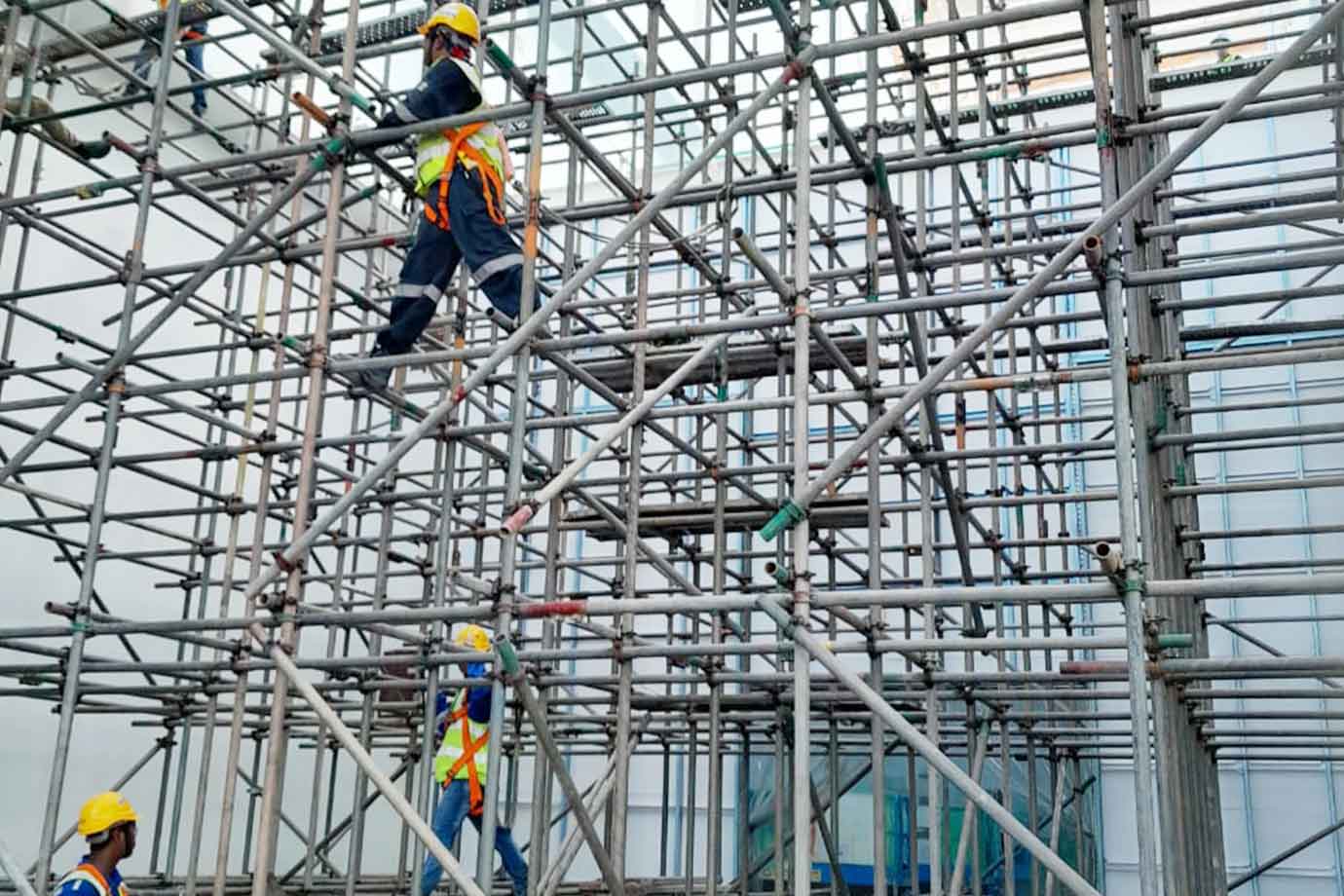 What is the difference between wheel-lock and disc-lock scaffolding