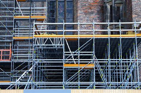 What are the advantages of bowl-buckle scaffolding